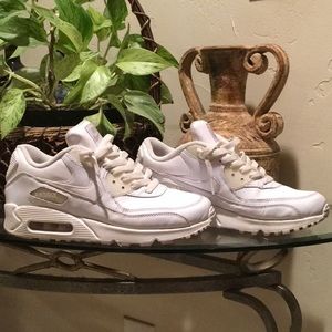 White air max tennis shoes